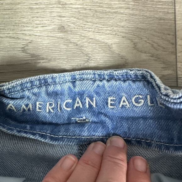 American Eagle Button Front Pleated Belted Denim Mom Jean Shorts Light Wash 00 - Picture 3 of 7